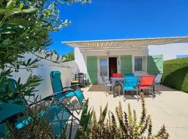 Maisonnette lumineuse proche plage avec piscine - FR-1-476-198