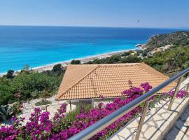 Bubbles Villa Kathisma Beach View Lefkada，位于阿约斯尼奇塔斯的酒店