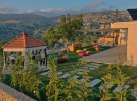 The Skyloft Tarchich - Panoramic Retreat with Pool