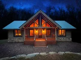 Mountain Hideaway - Hot Tub, Fire Pit, Close to Town