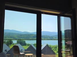 Lake Chwil widok na zalew i g&oacute;ry，位于索斯诺夫卡的度假村