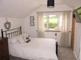 The Garret Studio Apartment,Balcony views & Parking