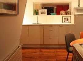 De Buitenmuur - Vintage Suite & Bohemian Loft, elk met Privé-ingang en Jacuzzi，位于蒂伦豪特的酒店