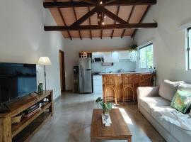 Adorable casa en San Bernardino，位于圣贝纳迪诺的酒店