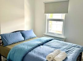 Charming Two-Bedroom Retreat-Garden Oasis Near Central London & Transport Links，位于Thornton Heath的酒店