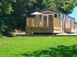 Cholwell 3-Bed Lodge - Sleeps 6 - Pet Friendly