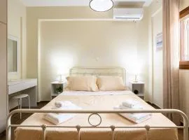 Nelly's Place garden house 1