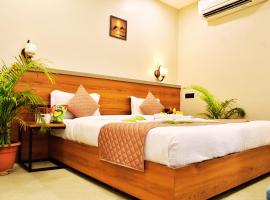 Hotel 7-B，位于Chhatarpur的酒店