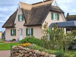 Ferienhaus In Ummanz Mit Sauna, Garten Und Grill
