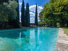 伊斯卡内斯地区酒店，位于塞尔纳克的酒店