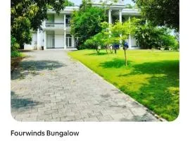 FOURWINDS Bungalow