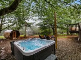 4 Br Mtn Cabin Sauna Hot Tub Fire Pit Putt Putt