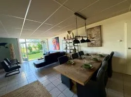 Holiday Home de Binnengouw incl Hottub