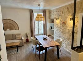 Loft avec balcon，位于科蒂尼亚克的酒店