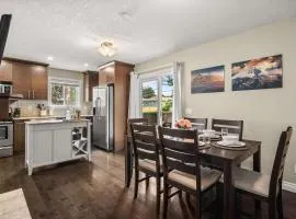 Social Haus Trendy 3BR Townhome in Bridgeland YYC