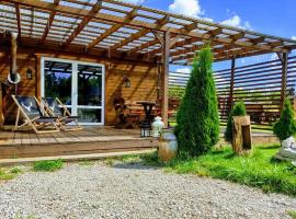 Domek uroczy i wilcza chatka,klimat górski na Kaszubach,balia,sauna,ognisko，位于Sikorzyno的酒店