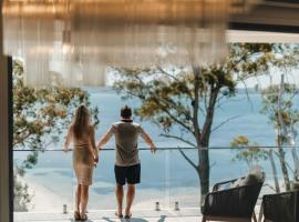 Luxury Couple Escape - Vue Two，位于尼尔森湾的酒店