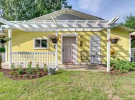 1 Mi to Mountain Loop Highway Cozy Home with Yard!