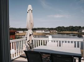 vakantiewoning aan het water，位于Merksplas的酒店
