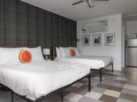 LumberJill Lodge 14 Two Cozy Queen beds