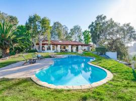 Fallbrook Hilltop Sanctuary - Pool & Pickleball，位于福尔布鲁克的酒店