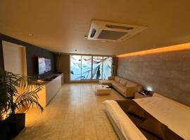 HOTEL felice Osaka Itami Airport - Vacation STAY 54182v，位于丰中的酒店