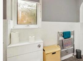 Studio Twenty One，位于Whitburn的酒店