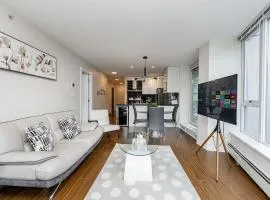 Spacious Downtown Condo with Pool Gym & Parking