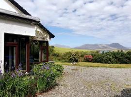 Tievemore - Connemara Bayfront Retreat，位于Moyard的酒店