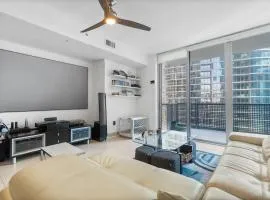 Brickell Luxe 1BR 1BTH with Pool Gym Sauna Grills