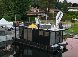 DIAMOND Bigigio House Boat，位于Lisanza的船屋