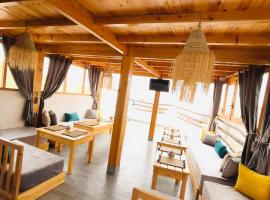 Moonlight Surf Hostel，位于塔哈佐特的酒店