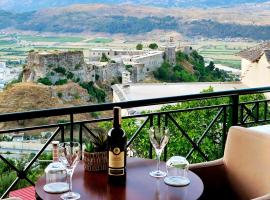 Villa Topulli View，位于吉诺卡斯特的酒店