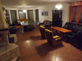 10 os - Gdansk-Sopot-Gdynia up to 19 persons，位于格丁尼亚的酒店