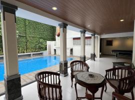 Little Creek Lodge，位于玛琅的木屋