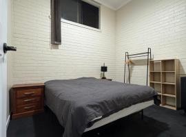 Ballina Road Hillside House，位于Goonellabah的酒店