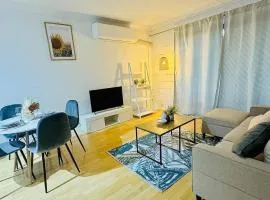 *Charming 2BR Retreat in Heart of Southern Bliss