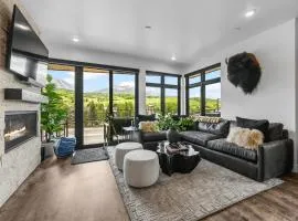 4-Season Modern Mountain Penthouse with Private Hot Tub & Scenic Views