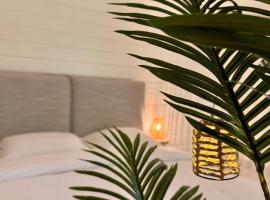 T2 cosy avec mezzanine, piscine & plage à pied，位于哥西尔的酒店