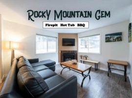 Rocky Mountain Gem - One Level 750 sq ft - Hot Tub - Quiet Condo - Self Check-In - Free Parking - BBQ Fire Pit Area，位于坎莫尔的酒店