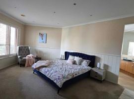Spacious Serene Luxury Retreat，位于Narre Warren South的酒店