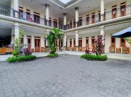 Collection O Bali near Beachwalk Shopping Center formerly Budget Door Legian Inn