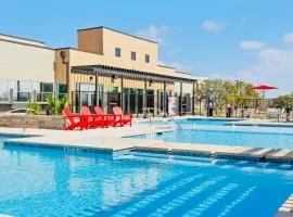 Luxe 1B Pool Marble Falls Escape