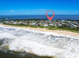 Sea Spray- Private Pool, Beach, Table Tennis，位于安特兰斯的酒店