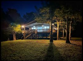 The treehouse，位于Doyline的酒店