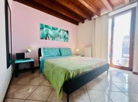 Palm Beach Desenzano Central Apartment with balcony