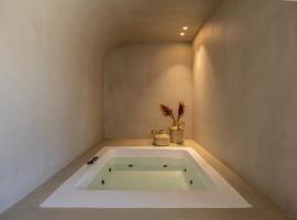 Elea Luxury suites，位于卡尔扎迈纳的酒店