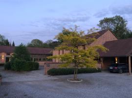 Domaine du Bois d'Hez - Corporate Privative Hotel，位于Genappe的酒店
