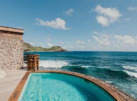 Unique Villa Offering Vast Spaces，位于Toiny的酒店