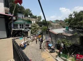 Rudra Home stay l On heritage Market kasauli l Best food Cafe Rudra l Kasauli